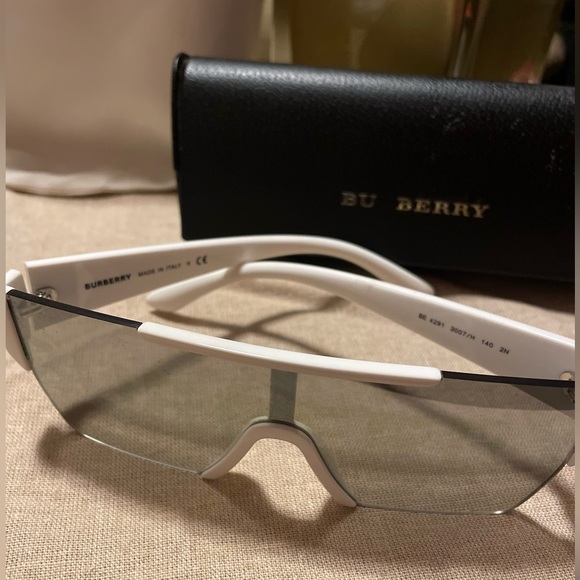 BURBERRY BE4291 Unisex Sunglasses - Picture 9 of 11